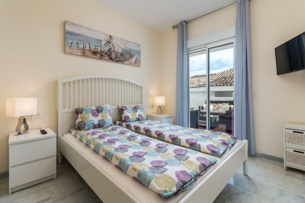 Valle Romano Golf Luxury Apartment 埃斯特波纳 外观 照片
